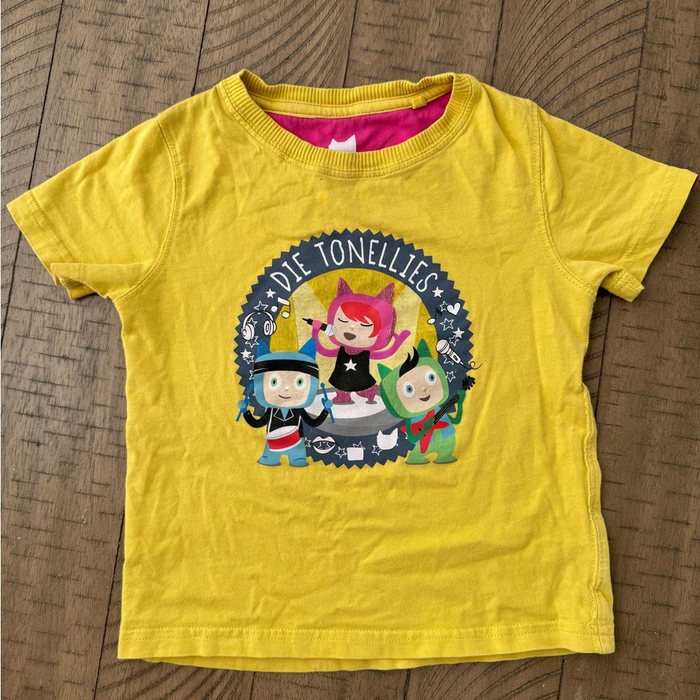 Tonies German Yellow Halloween short sleeve shirt